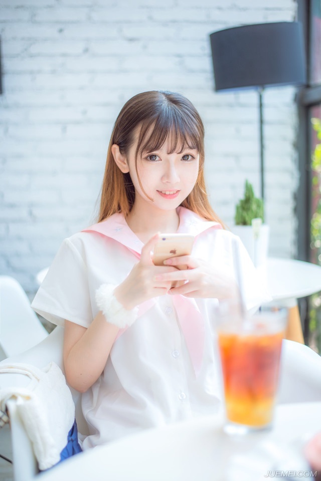 “原来如此。”庞统点点头：“如此说来，刘将军是不准备跟我将规矩了？”